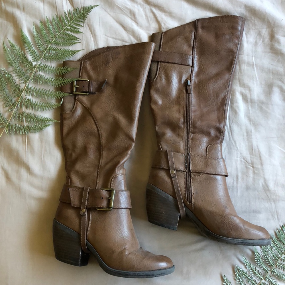 Adorable brown boots